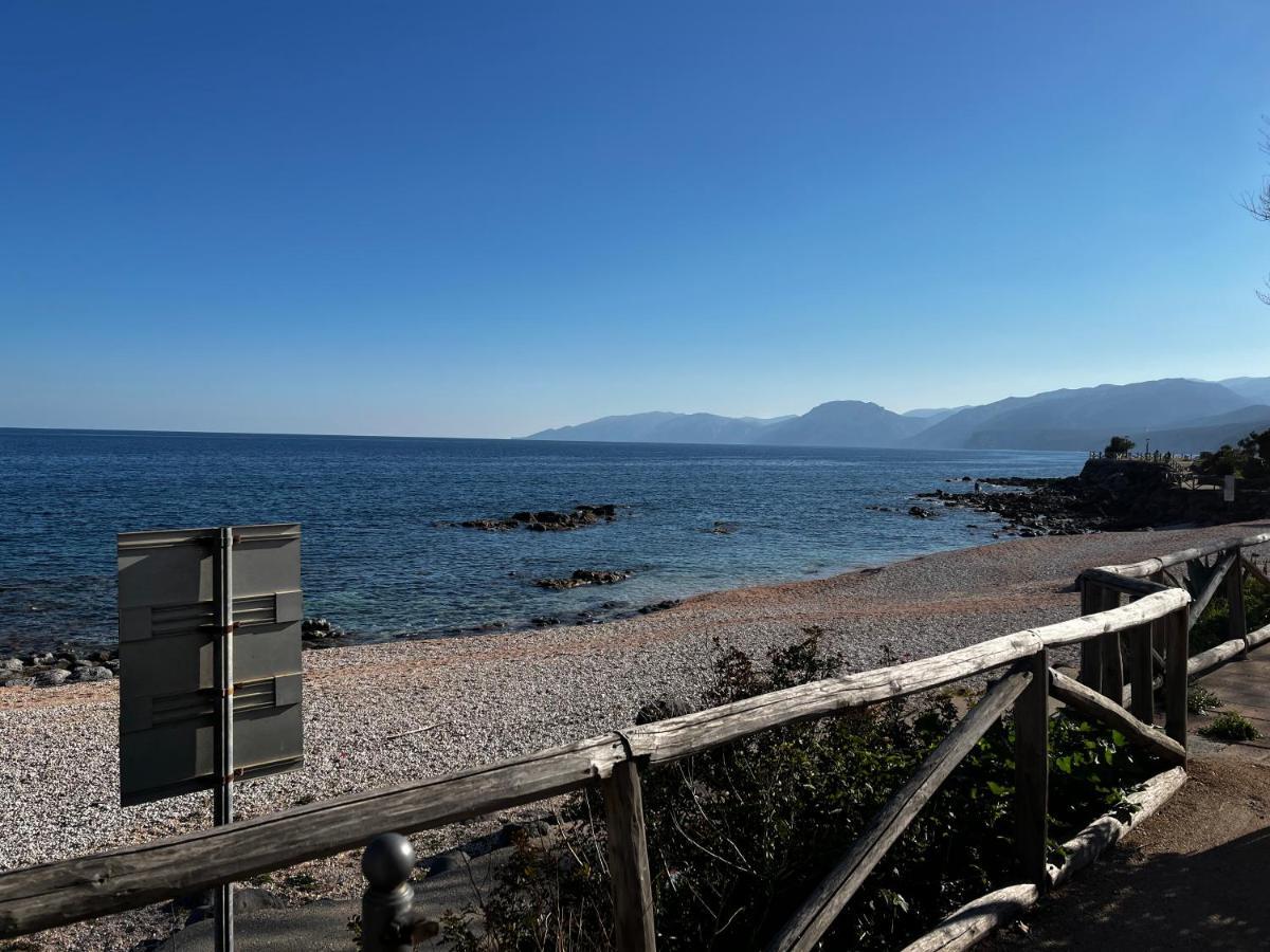 Апартаменты Fronte Mare Кала-Гононе Экстерьер фото